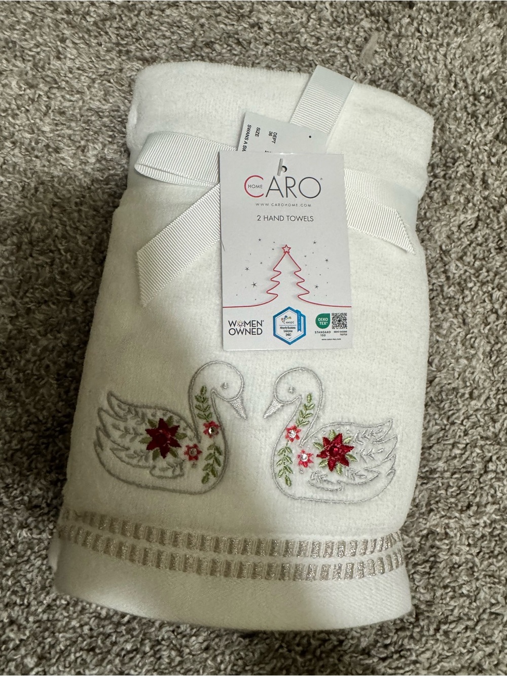 Caro Home White Embroidered Swan Hand Towels